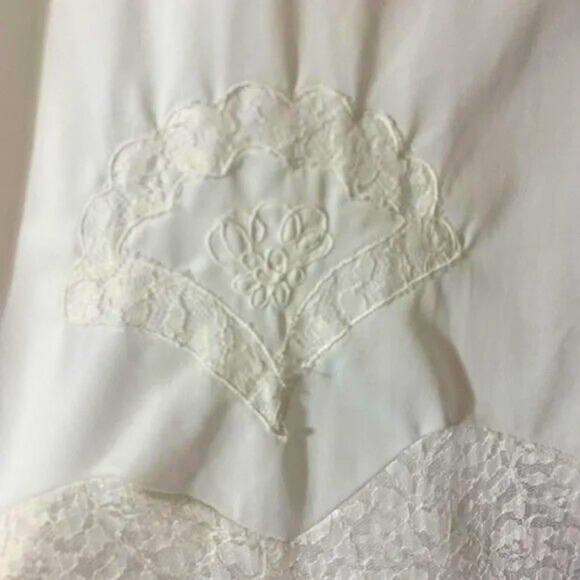 Vintage Lingerie White Lace Full Slip 100% Nylon Sz 38 Movie Star Embroidered - Picture 8 of 9